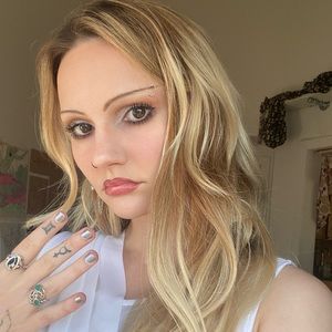 Meet your Posher, Elizabeth